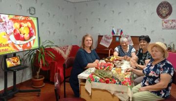 В Клубе "Дельта" пгт Бугаевка прошли праздничные посиделки "Как на Яблочный на Спас – приглашаем в гости вас"