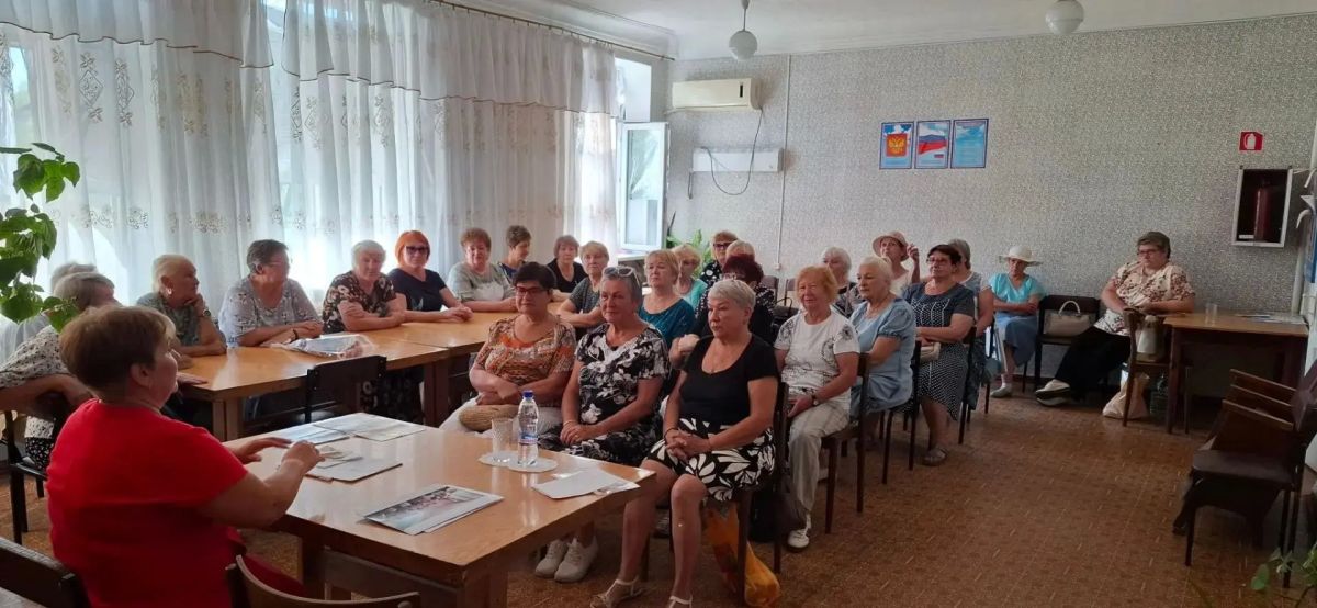 20 августа для слушателей Университета третьего возраста ГБУ ЛНР «Краснолучский КЦСОН» на «Литературно-искусствоведческом» факультете, в преддверии Дня Государственного флага Российской Федерации, состоялся тематический час... 20 августа для слушателей Университета третьего возраста ГБУ ЛНР «Краснолучский КЦСОН» на «Литературно-искусствоведческом» факультете, в преддверии Дня Государственного флага Российской Федерации, состоялся тематический час...