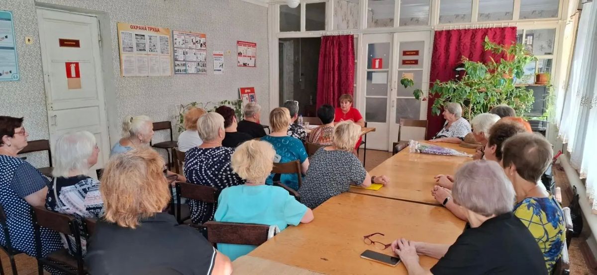 20 августа для слушателей Университета третьего возраста ГБУ ЛНР «Краснолучский КЦСОН» на «Литературно-искусствоведческом» факультете, в преддверии Дня Государственного флага Российской Федерации, состоялся тематический час... 20 августа для слушателей Университета третьего возраста ГБУ ЛНР «Краснолучский КЦСОН» на «Литературно-искусствоведческом» факультете, в преддверии Дня Государственного флага Российской Федерации, состоялся тематический час...