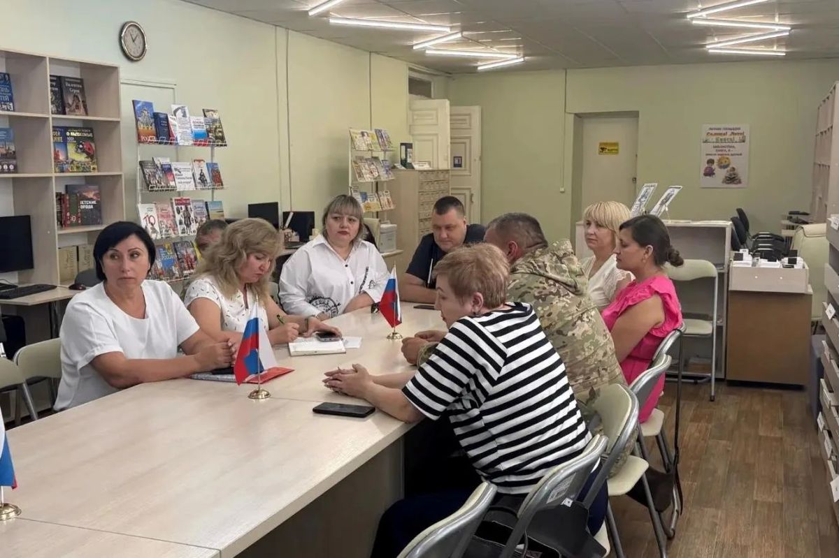 В Антраците состоялся открытый разговор о психологии героев: в ДК имени Ленина обсудили, о чем молчат мужчины В Антраците состоялся открытый разговор о психологии героев: в ДК имени Ленина обсудили, о чем молчат мужчины