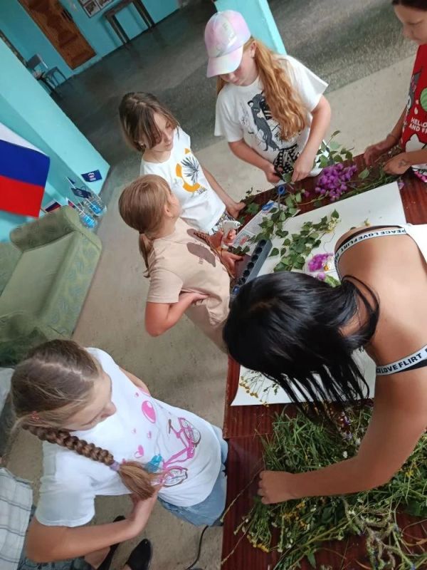 19 августа прошёл народный праздник - Яблочный Спас, символизирующий проводы лета, сбор урожая и начало осенней поры 19 августа прошёл народный праздник - Яблочный Спас, символизирующий проводы лета, сбор урожая и начало осенней поры