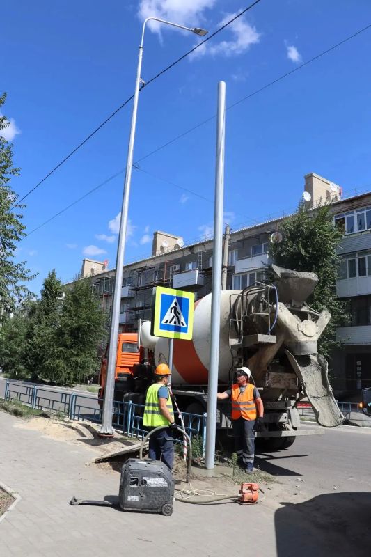 В Северодонецке по Народной программе ведутся работы по установке светофорных групп В Северодонецке по Народной программе ведутся работы по установке светофорных групп