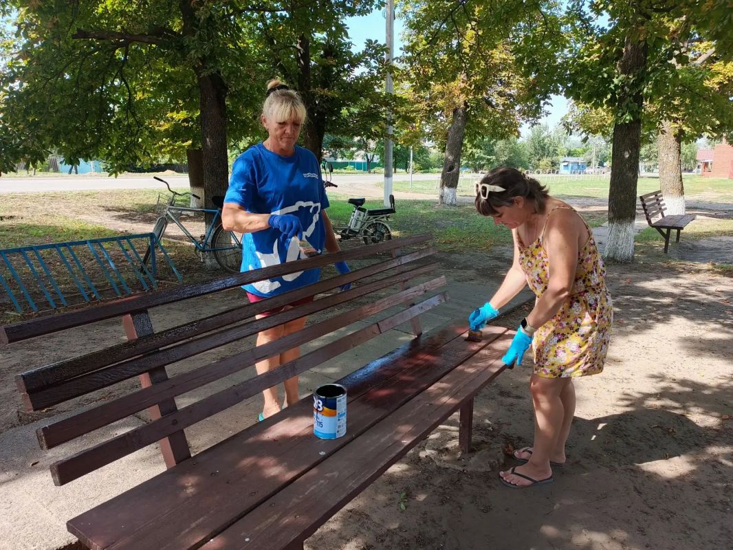 В селе Донцовка прошла акция «Яркое детство», в которой приняли участие активисты первичного отделения № 10 Новопсковского местного отделения Единой России В селе Донцовка прошла акция «Яркое детство», в которой приняли участие активисты первичного отделения № 10 Новопсковского местного отделения Единой России
