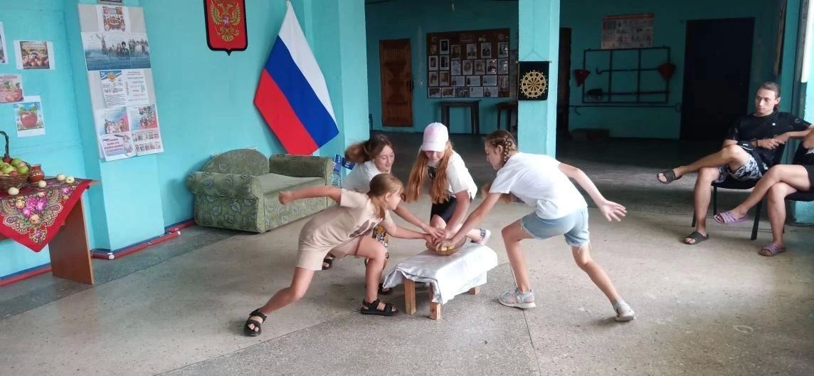 19 августа прошёл народный праздник - Яблочный Спас, символизирующий проводы лета, сбор урожая и начало осенней поры 19 августа прошёл народный праздник - Яблочный Спас, символизирующий проводы лета, сбор урожая и начало осенней поры