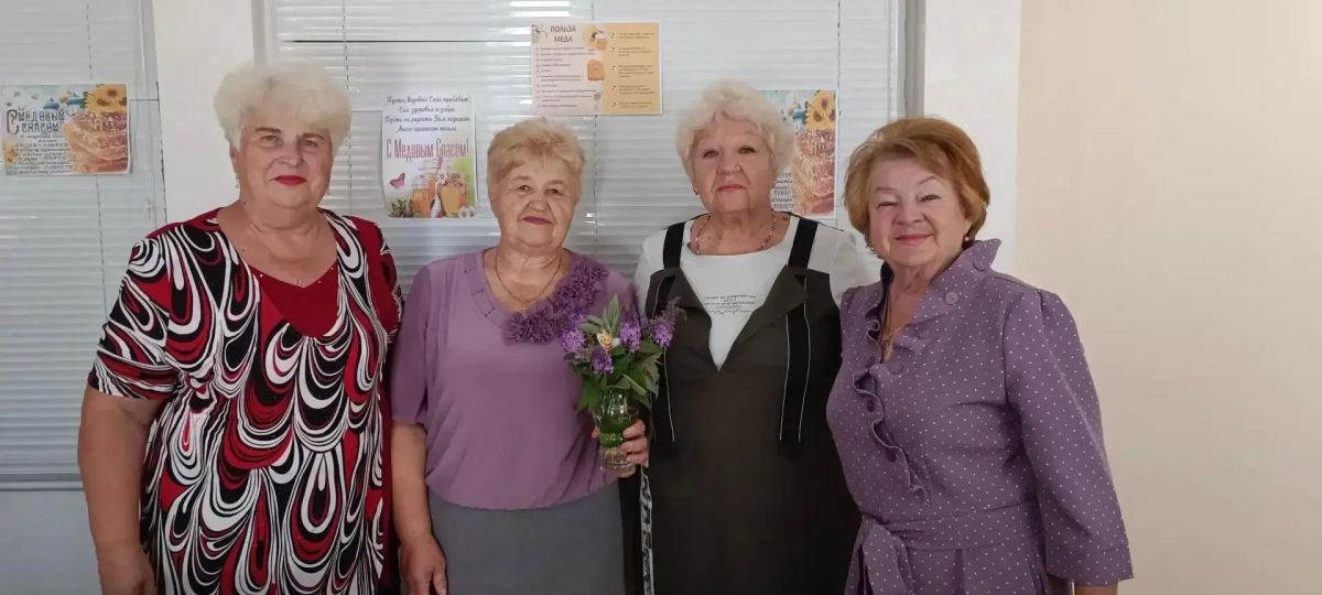 В ГБУ ЛНР "Кременской КЦСОН" получатели социальных услуг встретили первый из трех летних Спасов — Медовый В ГБУ ЛНР "Кременской КЦСОН" получатели социальных услуг встретили первый из трех летних Спасов — Медовый