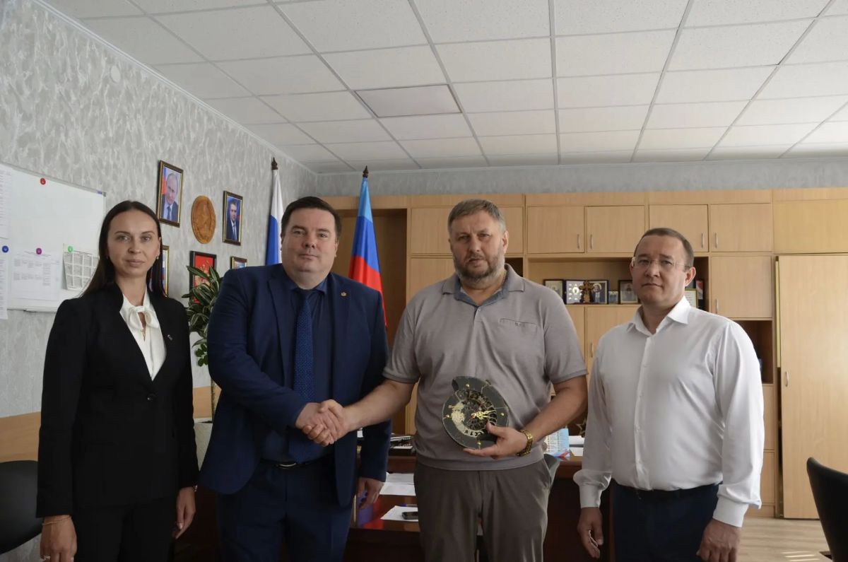 Алёна Лумеровская: Партнёрство, поддержка и добрые дела: представители региона – шефа Ульяновской области побывали в Лутугинском округе Алёна Лумеровская: Партнёрство, поддержка и добрые дела: представители региона – шефа Ульяновской области побывали в Лутугинском округе