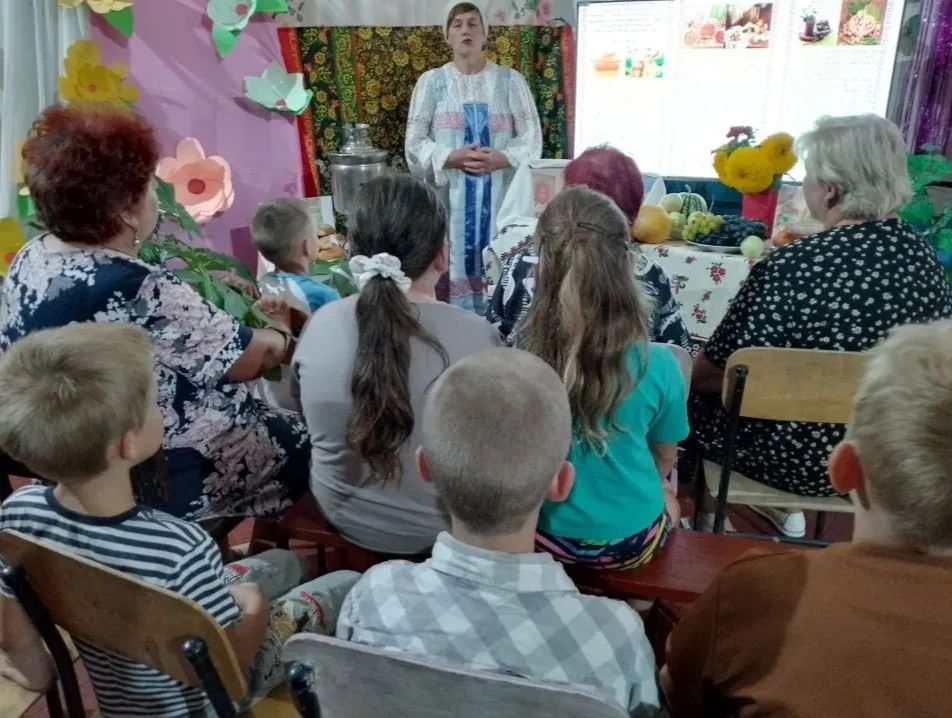 В Комсомольском сельском доме культуры состоялся час народоведения «Три великих Спаса» В Комсомольском сельском доме культуры состоялся час народоведения «Три великих Спаса»