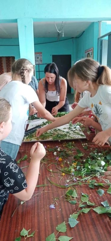 19 августа прошёл народный праздник - Яблочный Спас, символизирующий проводы лета, сбор урожая и начало осенней поры 19 августа прошёл народный праздник - Яблочный Спас, символизирующий проводы лета, сбор урожая и начало осенней поры