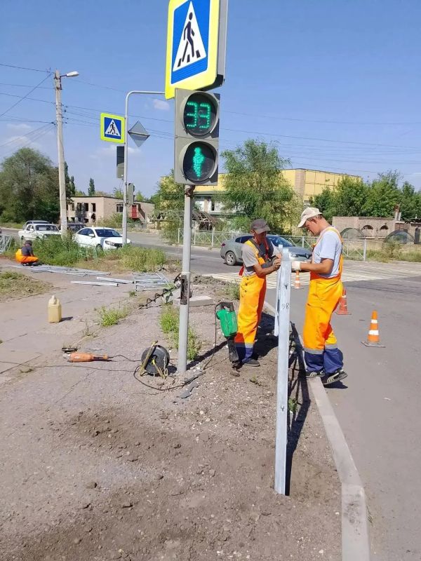 В Первомайске на трассе устанавливают перильные ограждения для безопасности пешеходов и водителей В Первомайске на трассе устанавливают перильные ограждения для безопасности пешеходов и водителей