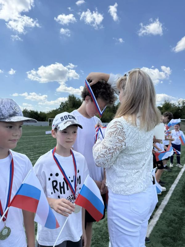 ПОД ФЛАГОМ ПОБЕД. В преддверии одного из главных государственных праздников страны — Дня Государственного флага Российской Федерации, на территории ФОКОТа состоялся праздничный футбольный турнир среди воспитанников... ПОД ФЛАГОМ ПОБЕД. В преддверии одного из главных государственных праздников страны — Дня Государственного флага Российской Федерации, на территории ФОКОТа состоялся праздничный футбольный турнир среди воспитанников...