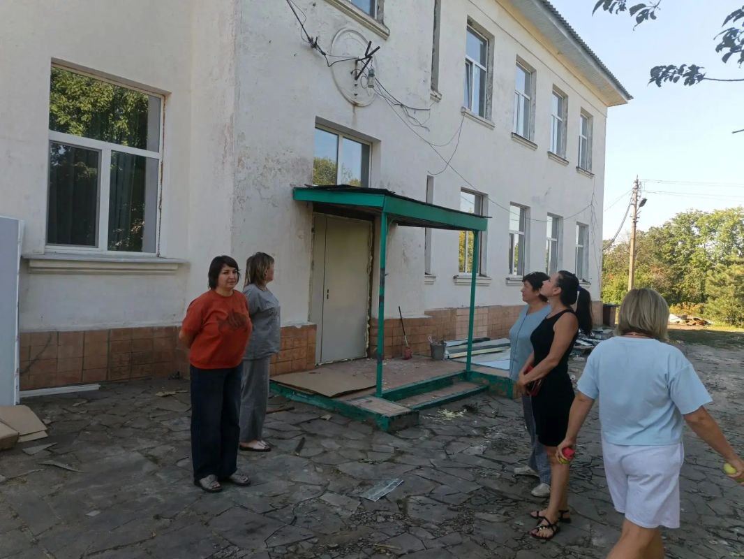 РЕМОНТ В ОБРАЗОВАТЕЛЬНЫХ УЧРЕЖДЕНИЯХ ПОД КОНТРОЛЕМ ОБЩЕСТВЕННОСТИ РЕМОНТ В ОБРАЗОВАТЕЛЬНЫХ УЧРЕЖДЕНИЯХ ПОД КОНТРОЛЕМ ОБЩЕСТВЕННОСТИ