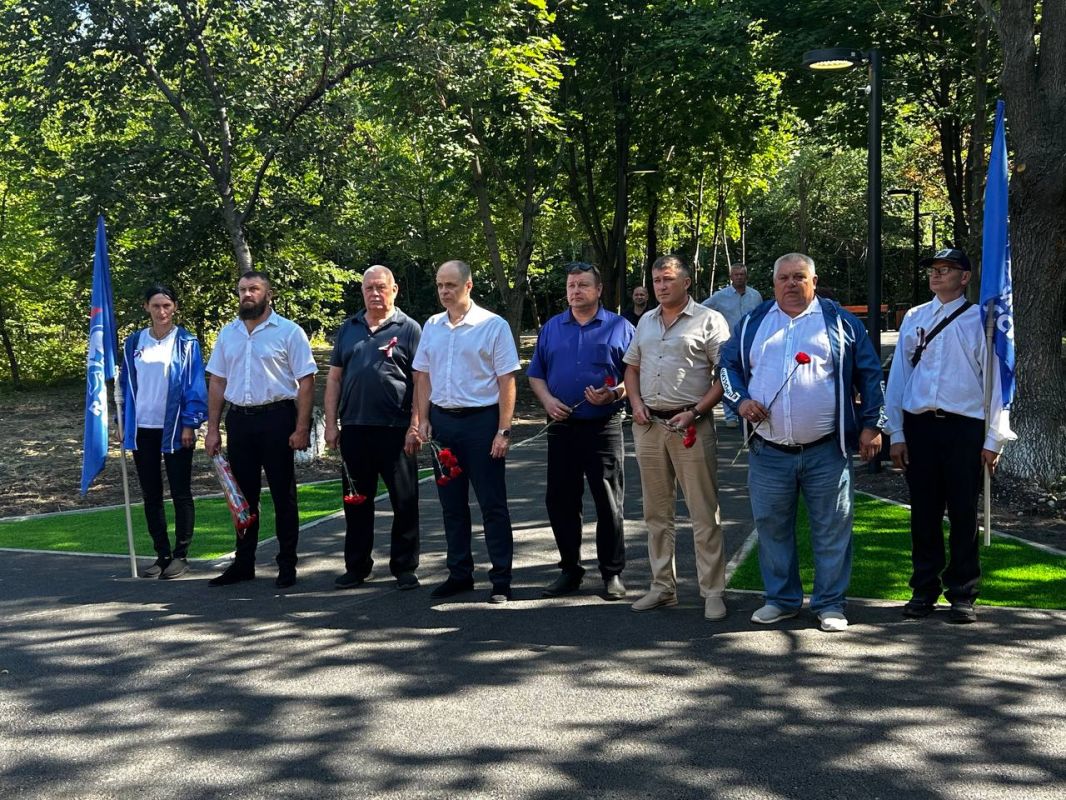 Сегодня в Красном Луче состоялось торжественное открытие памятного знака ликвидаторам аварии на Чернобыльской АЭС Сегодня в Красном Луче состоялось торжественное открытие памятного знака ликвидаторам аварии на Чернобыльской АЭС