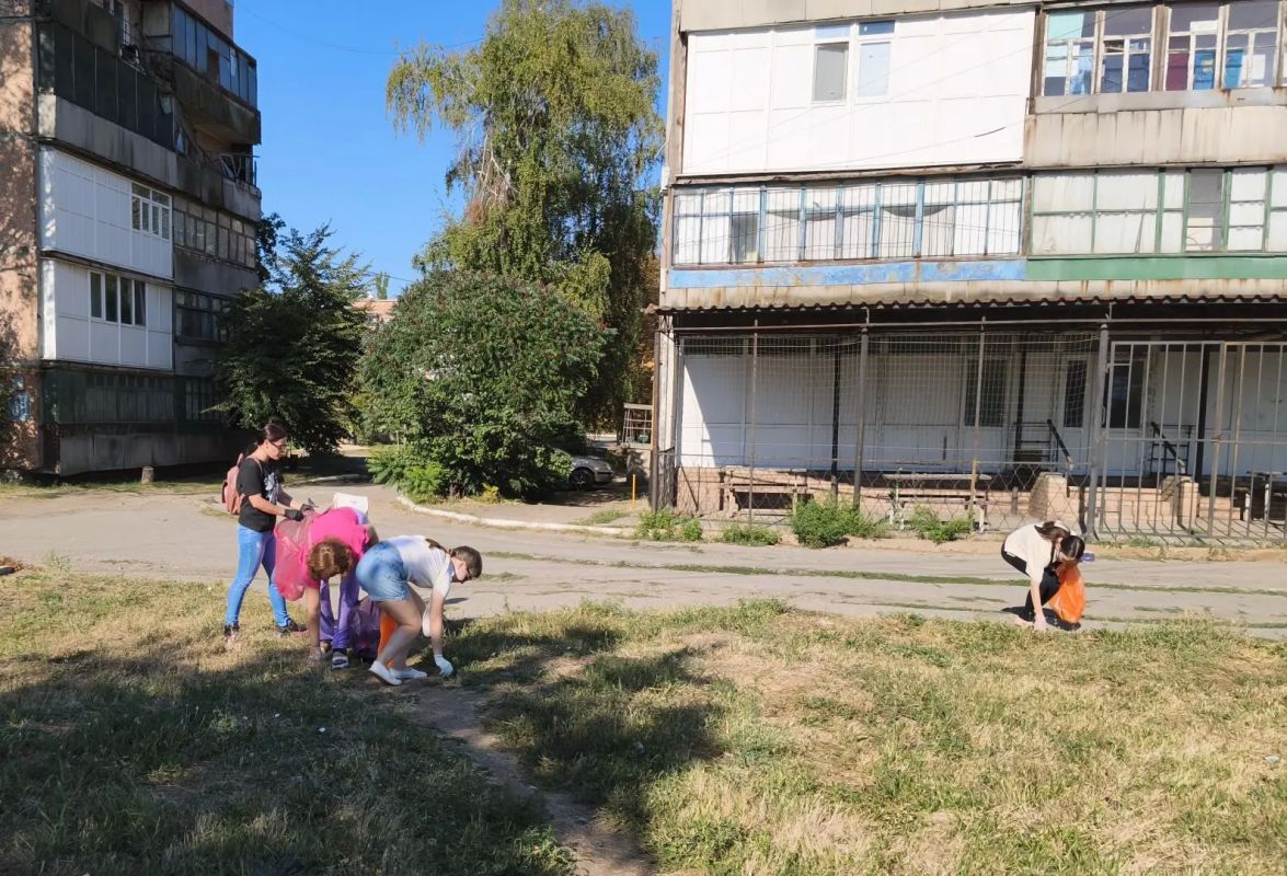 В Красном Луче продолжаются работы по благоустройству В Красном Луче продолжаются работы по благоустройству