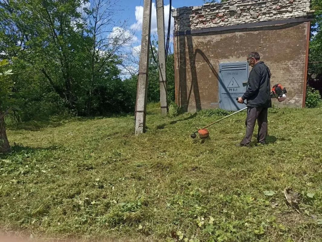 На территории отдела по ОЖД пгт Комиссаровка ежедневно ведутся работы по благоустройству На территории отдела по ОЖД пгт Комиссаровка ежедневно ведутся работы по благоустройству