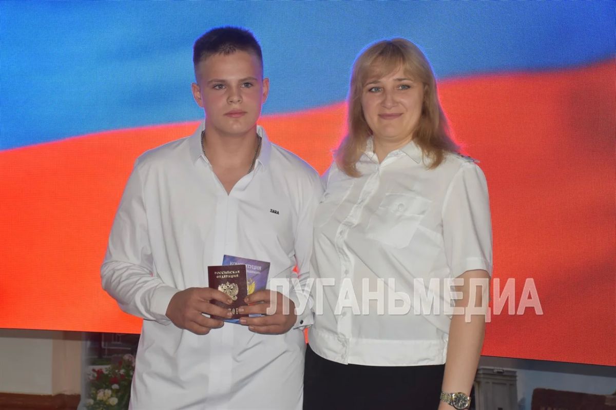 В Стаханове состоялось торжественное мероприятие, посвященное Дню Государственного флага Российской Федерации В Стаханове состоялось торжественное мероприятие, посвященное Дню Государственного флага Российской Федерации