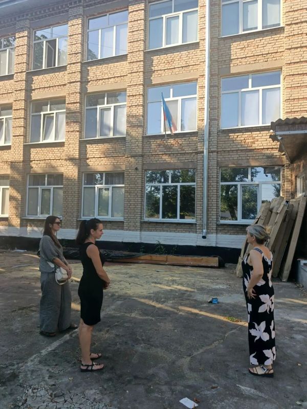 РЕМОНТ В ОБРАЗОВАТЕЛЬНЫХ УЧРЕЖДЕНИЯХ ПОД КОНТРОЛЕМ ОБЩЕСТВЕННОСТИ РЕМОНТ В ОБРАЗОВАТЕЛЬНЫХ УЧРЕЖДЕНИЯХ ПОД КОНТРОЛЕМ ОБЩЕСТВЕННОСТИ