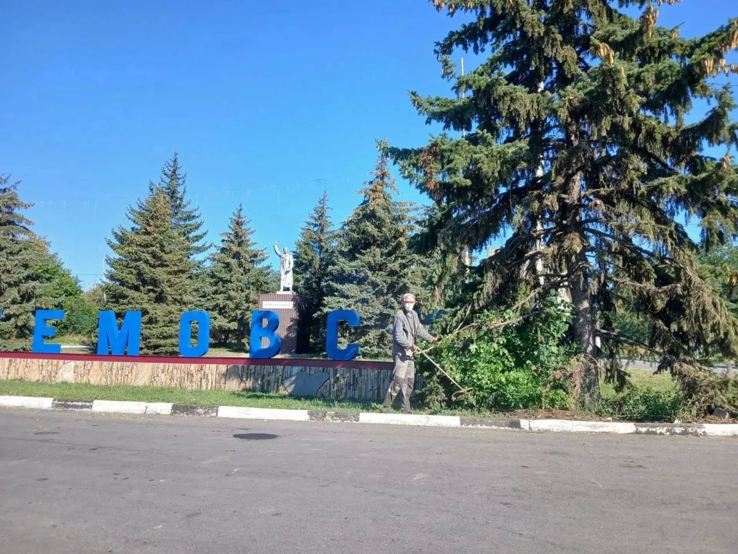 В преддверии праздника Дня города и Дня шахтера в Артемовске проводятся работы по наведению порядка в городе В преддверии праздника Дня города и Дня шахтера в Артемовске проводятся работы по наведению порядка в городе