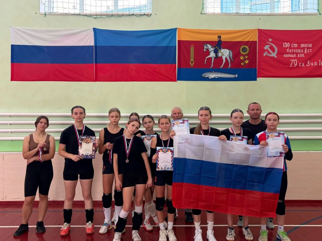 Соревнования по волейболу, посвящённые Дню Государственного флага Российской Федерации! Соревнования по волейболу, посвящённые Дню Государственного флага Российской Федерации!