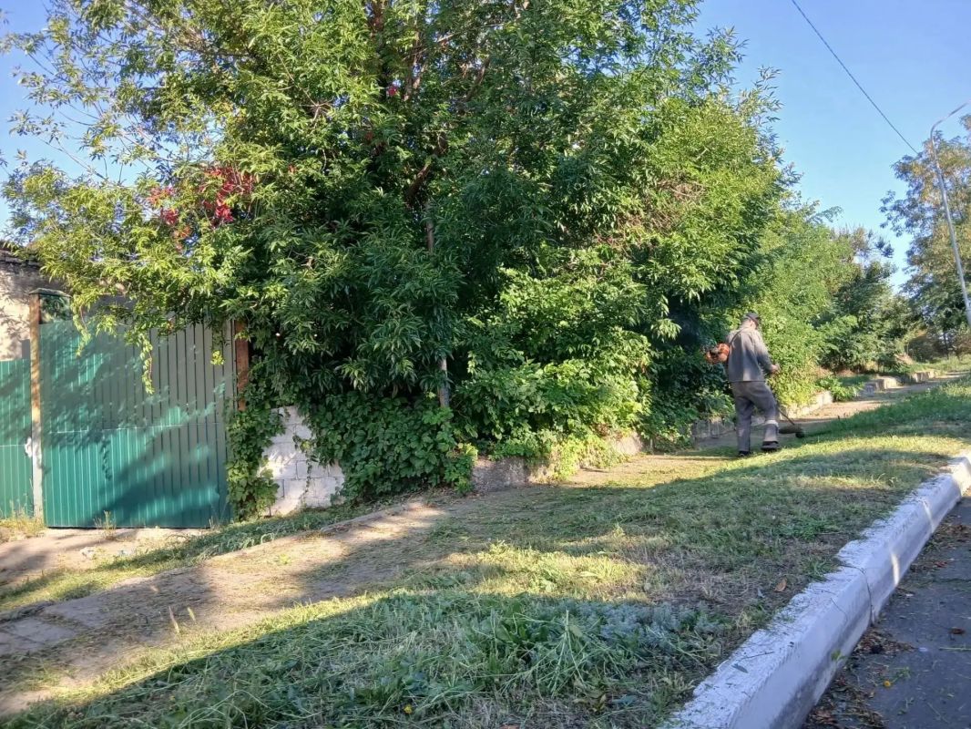 В преддверии праздника Дня города и Дня шахтера в Артемовске проводятся работы по наведению порядка в городе В преддверии праздника Дня города и Дня шахтера в Артемовске проводятся работы по наведению порядка в городе