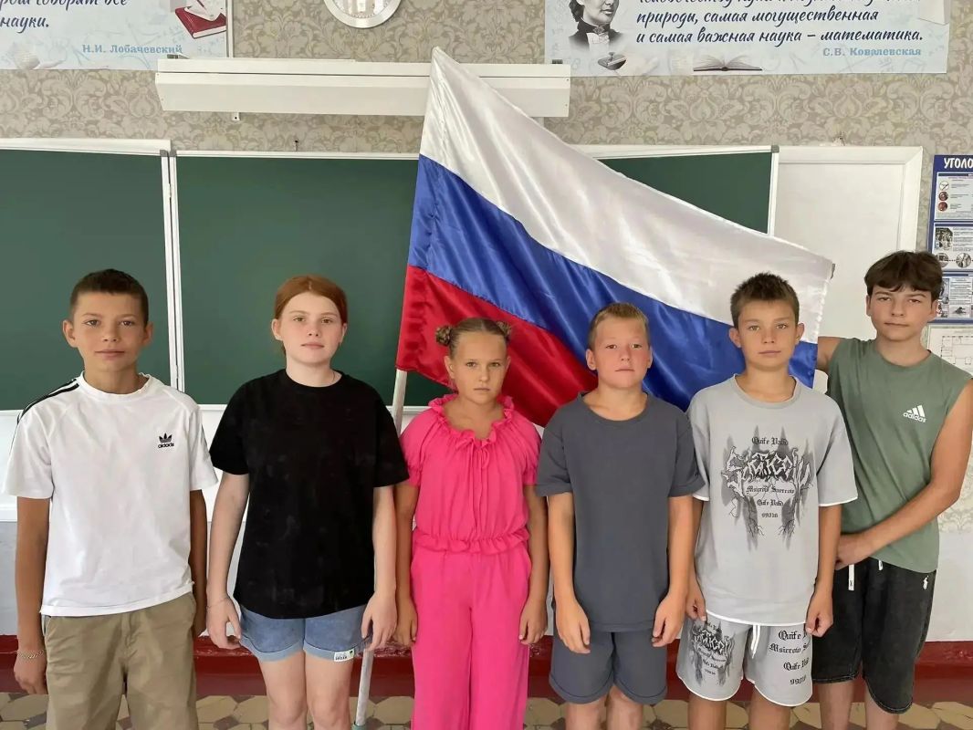 Патриотические мастер-классы объединили перевальчан и оренбуржцев Патриотические мастер-классы объединили перевальчан и оренбуржцев