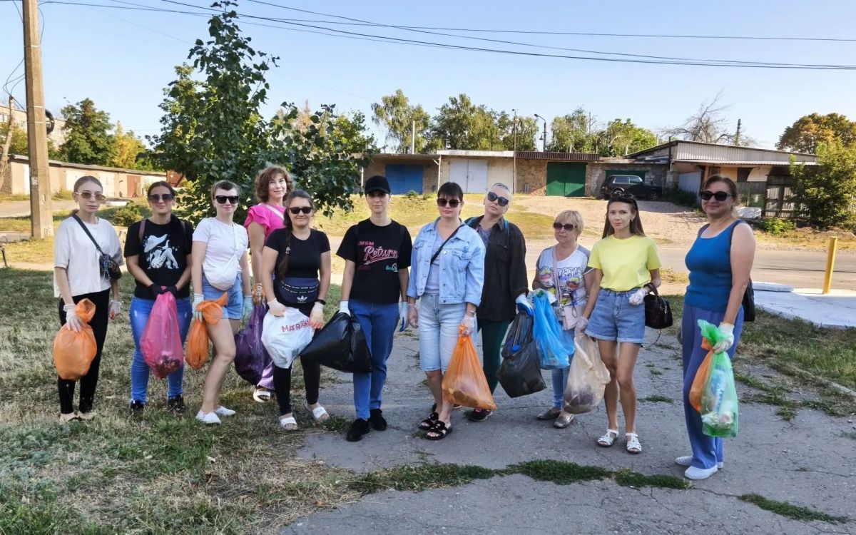 В Красном Луче продолжаются работы по благоустройству