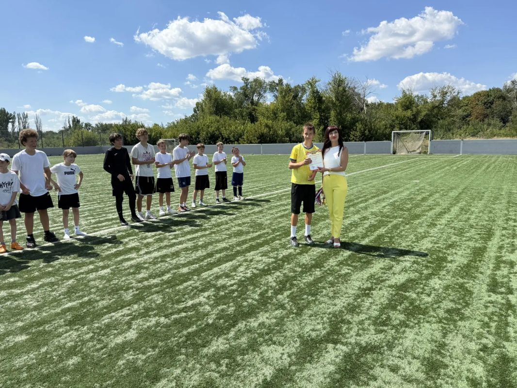 ПОД ФЛАГОМ ПОБЕД. В преддверии одного из главных государственных праздников страны — Дня Государственного флага Российской Федерации, на территории ФОКОТа состоялся праздничный футбольный турнир среди воспитанников... ПОД ФЛАГОМ ПОБЕД. В преддверии одного из главных государственных праздников страны — Дня Государственного флага Российской Федерации, на территории ФОКОТа состоялся праздничный футбольный турнир среди воспитанников...