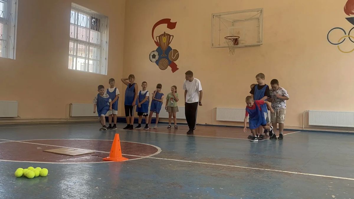 На базе пришкольной площадке Краснодонского учебно-воспитательного комплекса им. А.М. Горького специалисты по работе с молодежью Центра молодежных инициатив «Гравитация» и сотрудники Движения Первых провели мероприятие... На базе пришкольной площадке Краснодонского учебно-воспитательного комплекса им. А.М. Горького специалисты по работе с молодежью Центра молодежных инициатив «Гравитация» и сотрудники Движения Первых провели мероприятие...