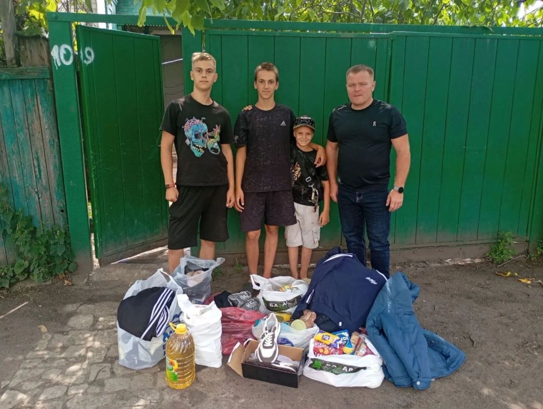 Депутат помог многодетной семье собрать детей в школу