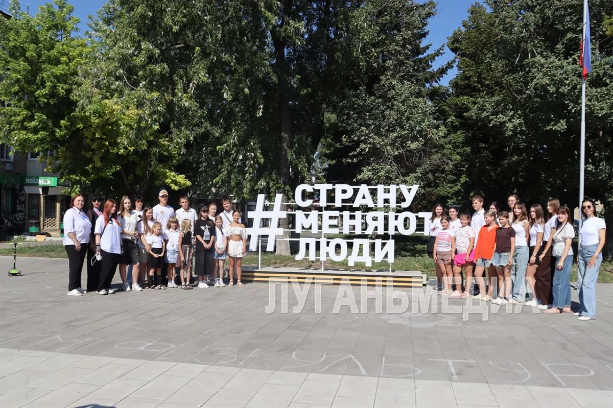 В Свердловске прошла всероссийская акция #ПоднятьФлаг В Свердловске прошла всероссийская акция #ПоднятьФлаг