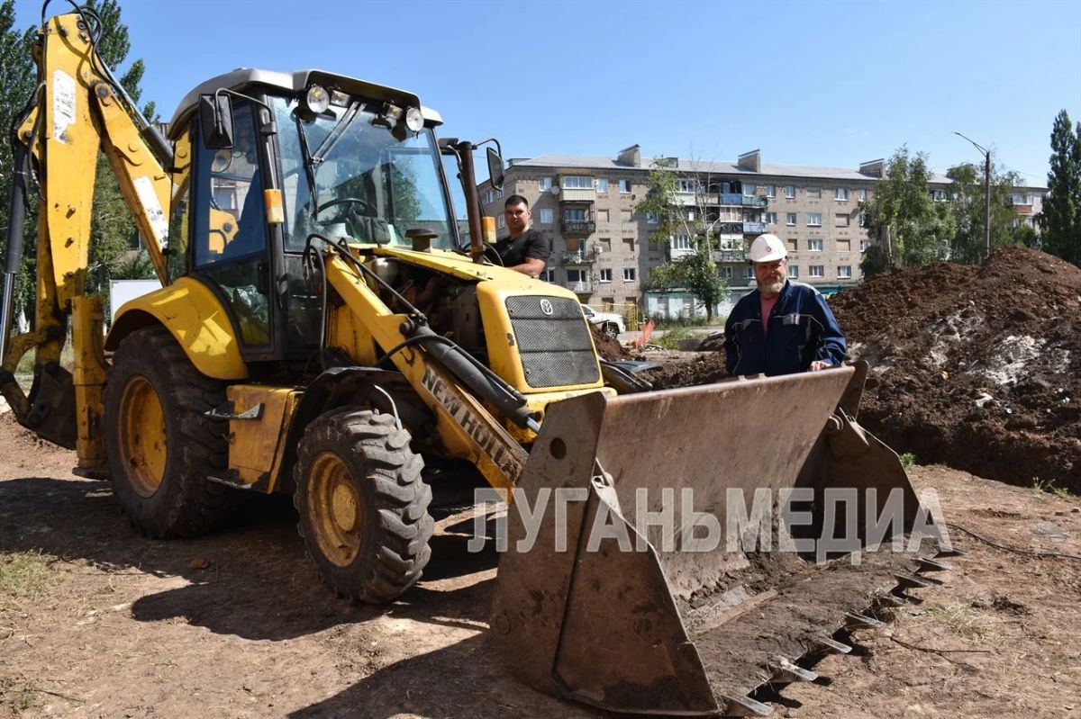 В Первомайске специалисты подрядной организации из региона-шефа Калужской области произвели замену труб участка теплосети