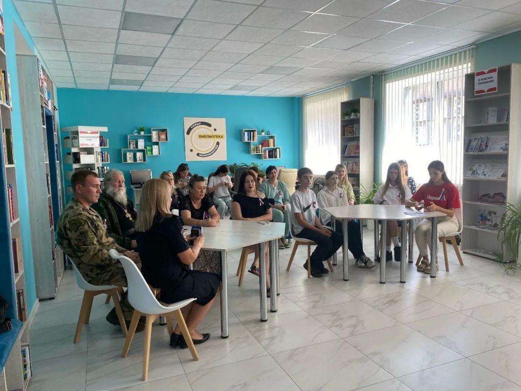 В рамках программы «Мы – граждане России!» юные ровенчане получили главный документ – паспорт гражданина Российской Федерации! В рамках программы «Мы – граждане России!» юные ровенчане получили главный документ – паспорт гражданина Российской Федерации!
