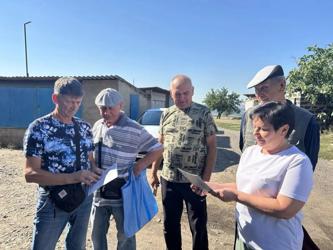 В целях профилактики терроризма и экстремизма на подведомственной территории сотрудники отдела жизнеобеспечения г. Вахрушево, г. Миусинск, пгт. Хрустальное управления развитием территорий Администрации провели... В целях профилактики терроризма и экстремизма на подведомственной территории сотрудники отдела жизнеобеспечения г. Вахрушево, г. Миусинск, пгт. Хрустальное управления развитием территорий Администрации провели...