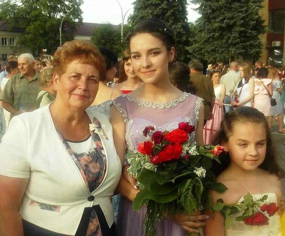 Делом едины. Чащина Светлана Николаевна: о себе, о шахте, о родном крае В рубрике «Делом едины» мы рассказываем о людях, для которых родной край - не просто точка на карте, а смысл, опора и судьба Делом едины. Чащина Светлана Николаевна: о себе, о шахте, о родном крае В рубрике «Делом едины» мы рассказываем о людях, для которых родной край - не просто точка на карте, а смысл, опора и судьба