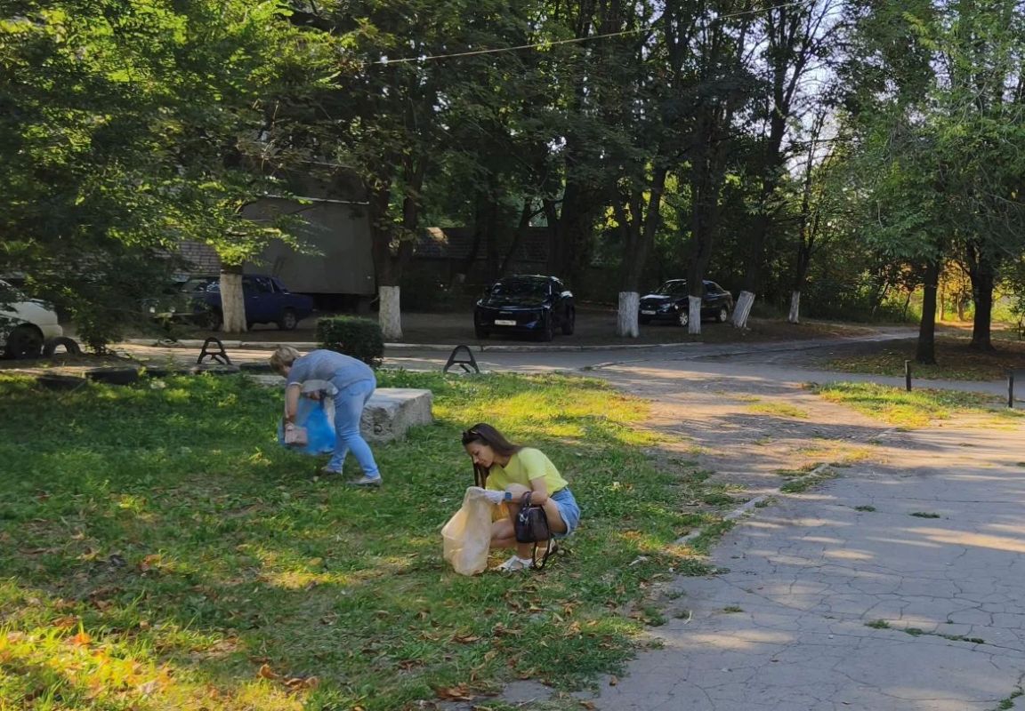 В Красном Луче продолжаются работы по благоустройству В Красном Луче продолжаются работы по благоустройству