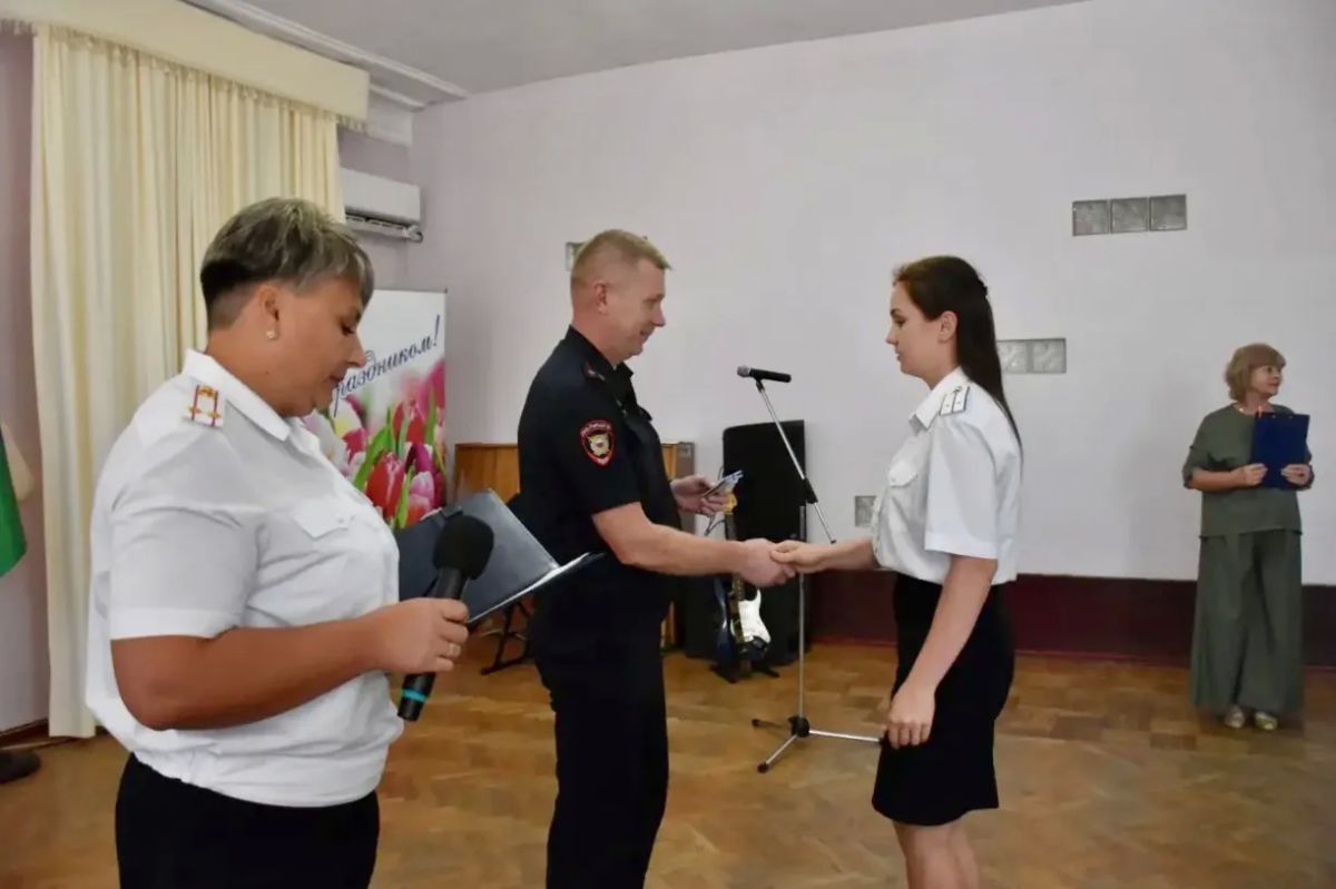 В День офицеров брянковские полицейские получили новые звания и благодарности В День офицеров брянковские полицейские получили новые звания и благодарности