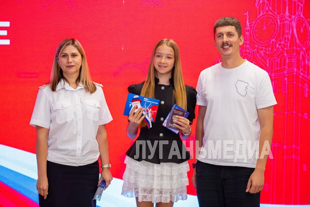 Юные граждане республики впервые получили паспорта Российской Федерации Юные граждане республики впервые получили паспорта Российской Федерации