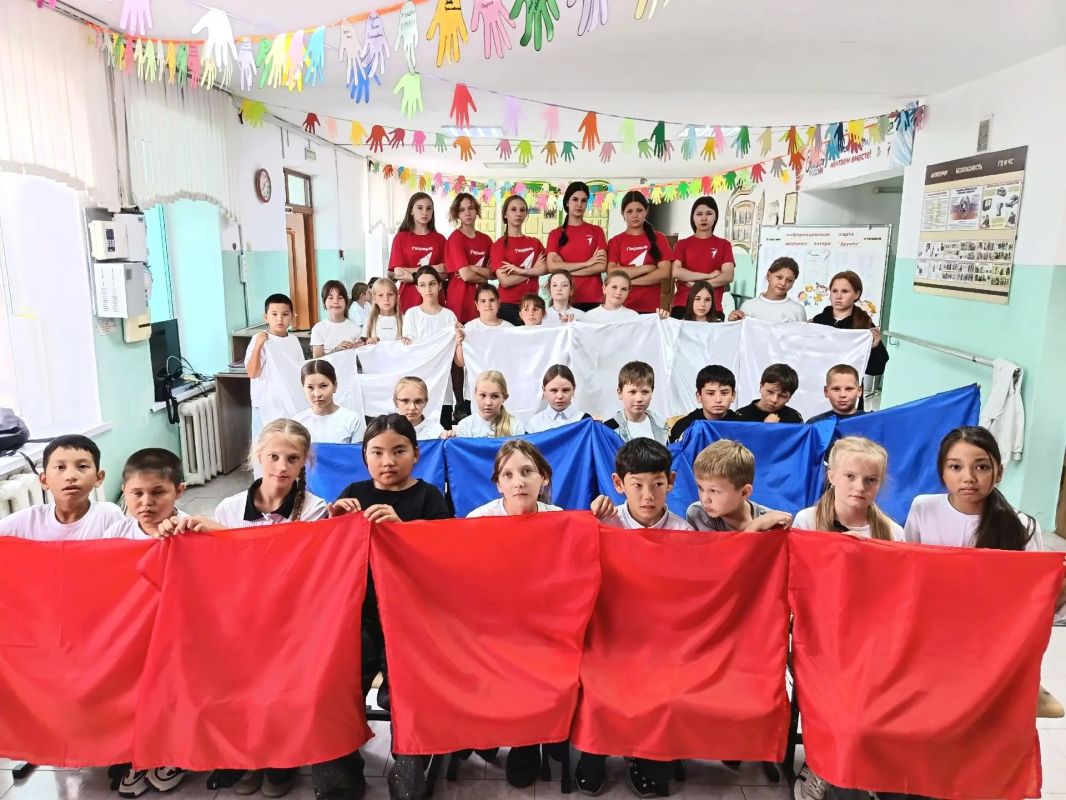 Патриотические мастер-классы объединили перевальчан и оренбуржцев Патриотические мастер-классы объединили перевальчан и оренбуржцев