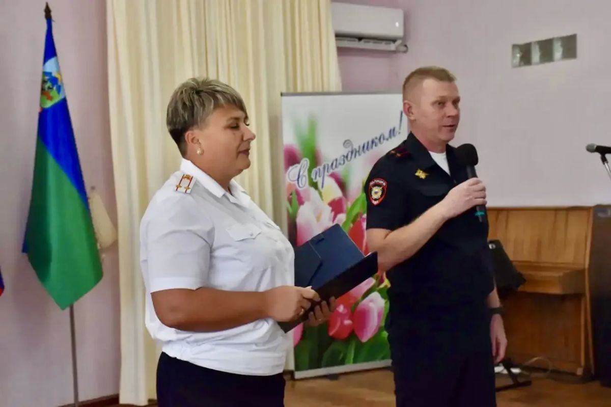 В День офицеров брянковские полицейские получили новые звания и благодарности В День офицеров брянковские полицейские получили новые звания и благодарности