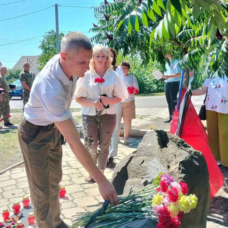 Андрей Рубанцов: Память не уходит…. Сегодня в парке «Дружбы» собрались ровенчане, чтобы почтить память мирных жителей городского округа, погибших 22 августа 2014 года в результате ракетно-бомбового удара Андрей Рубанцов: Память не уходит…. Сегодня в парке «Дружбы» собрались ровенчане, чтобы почтить память мирных жителей городского округа, погибших 22 августа 2014 года в результате ракетно-бомбового удара