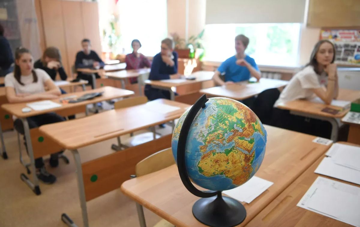 Что делать, если в школе просят сдать деньги, рассказали в Госдуме