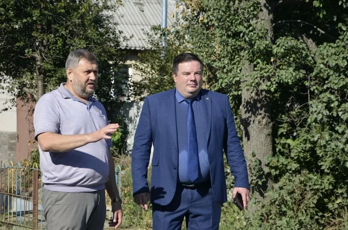 Евгений Бондарь: Встретился с представителями нашего шефа-региона — помощником Губернатора Ульяновской области Алексея Юрьевича Русских Романом Когтевым и генеральным директором ОГКП «Корпорация развития коммунального... Евгений Бондарь: Встретился с представителями нашего шефа-региона — помощником Губернатора Ульяновской области Алексея Юрьевича Русских Романом Когтевым и генеральным директором ОГКП «Корпорация развития коммунального...