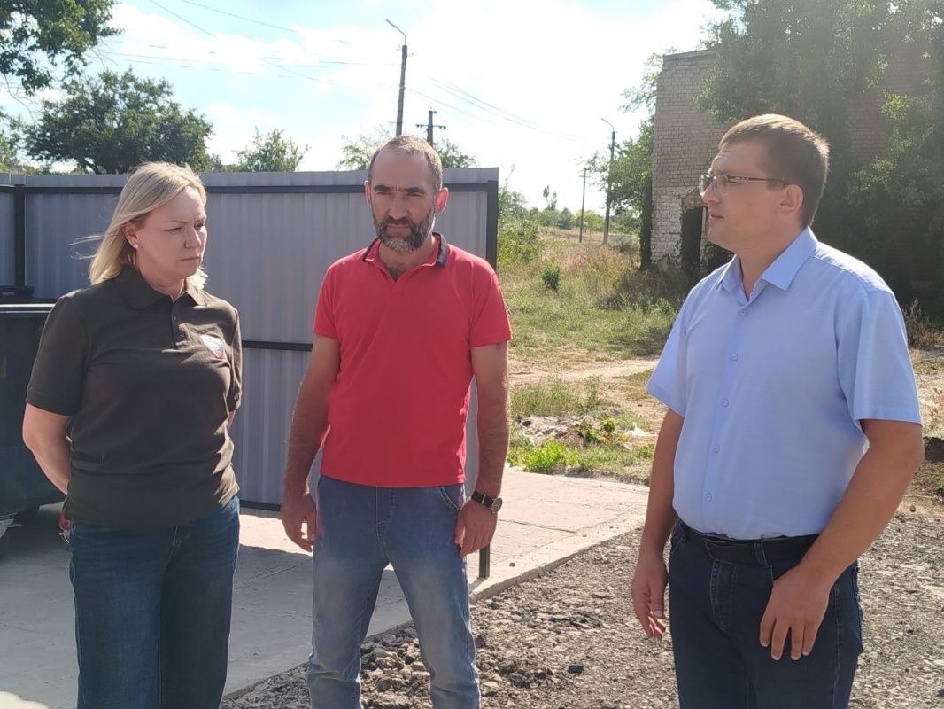 Евгений Морозов: В Брянке продолжается планомерная работа по благоустройству контейнерных площадок Евгений Морозов: В Брянке продолжается планомерная работа по благоустройству контейнерных площадок