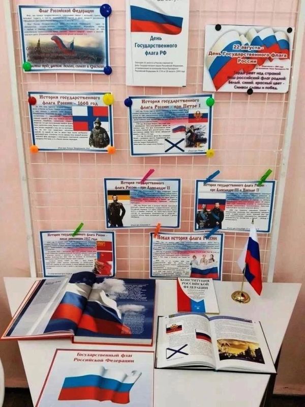 Владимир Чернев: В преддверии Дня государственного флага Российской Федерации в библиотеках нашего округа прошли различные мероприятия, акции и флешмобы Владимир Чернев: В преддверии Дня государственного флага Российской Федерации в библиотеках нашего округа прошли различные мероприятия, акции и флешмобы