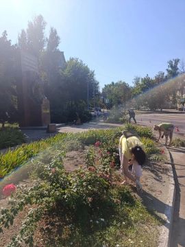 В Юбилейном привели в порядок территорию у памятника воинам-шахтёрам