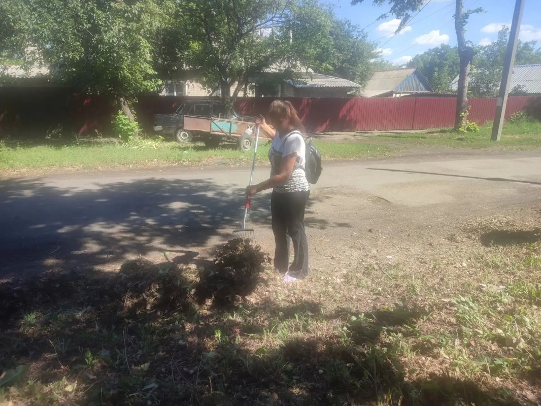 В пгт Фащевка состоялся субботник, организованный в рамках республиканской акции «Чистый четверг» В пгт Фащевка состоялся субботник, организованный в рамках республиканской акции «Чистый четверг»