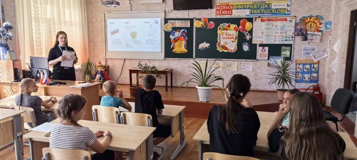 В ЛНР прошли просветительские встречи ко Дню Государственного флага В ЛНР прошли просветительские встречи ко Дню Государственного флага