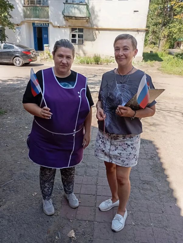В структурных подразделениях Молодогвардейского Дворца культуры «Юность» прошли патриотические мероприятия, посвящённые Дню Государственного флага Российской Федерации В структурных подразделениях Молодогвардейского Дворца культуры «Юность» прошли патриотические мероприятия, посвящённые Дню Государственного флага Российской Федерации