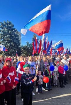 Дарья Лантратова: Живой символ общей истории, веры в страну и тех ценностей, которые объединяют миллионы россиян — это наш триколор