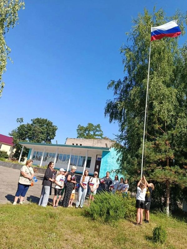 В Новоастраханском СДК Кременского МО прошло мероприятие, посвящённое празднованию Дня Российского флага В Новоастраханском СДК Кременского МО прошло мероприятие, посвящённое празднованию Дня Российского флага