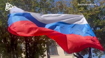 22 августа Россия отмечает День Государственного флага